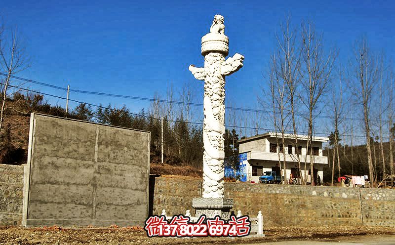 漢白玉華表雕塑，點(diǎn)綴農(nóng)村廣場(chǎng)