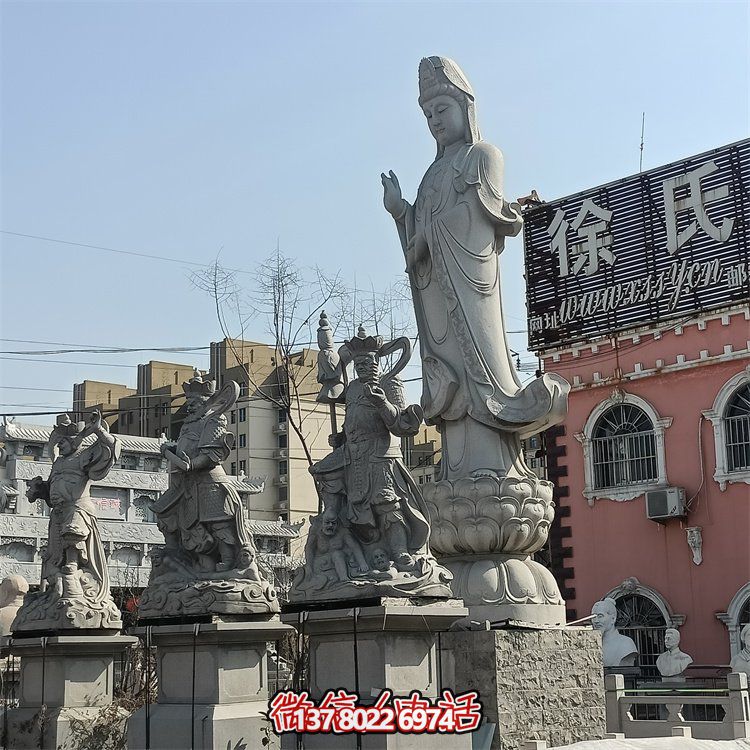 精美關(guān)公、佛像和石獅子雕刻，青石裝點美化廣場