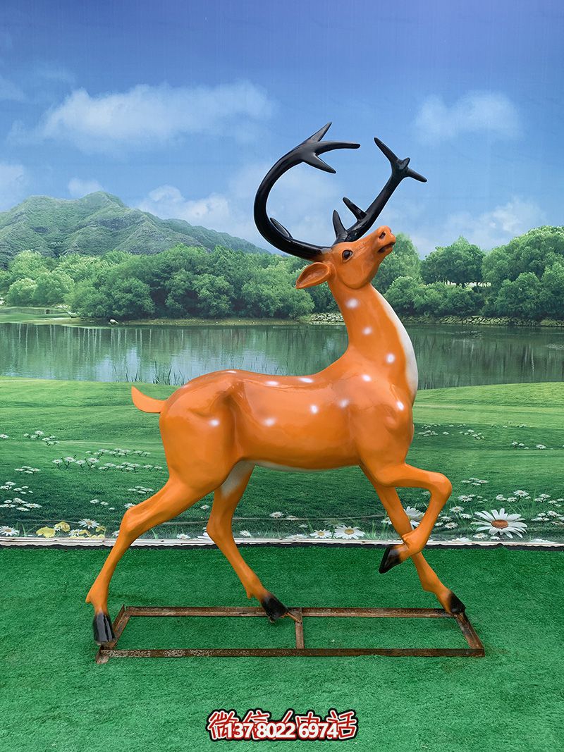 彩繪玻璃鋼雕塑梅花鹿——行走抬頭，點(diǎn)綴廣場(chǎng)街道