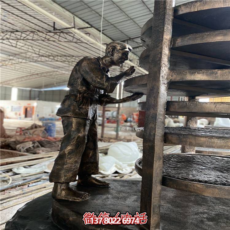 玻璃鋼仿銅人物擺件，點(diǎn)綴戶外園林景觀