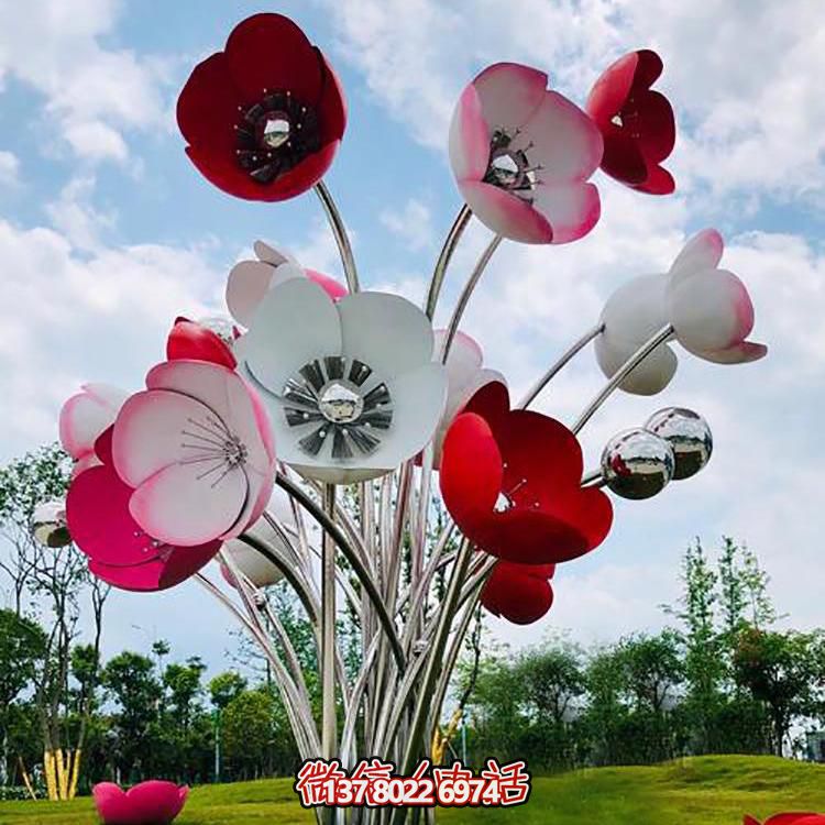 不銹鋼彩繪大型花朵雕塑，為景區(qū)廣場(chǎng)增添色彩