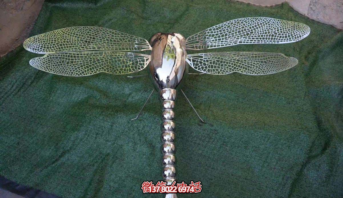 不銹鋼蜻蜓雕塑，點(diǎn)綴小區(qū)售樓部鏤空裝飾