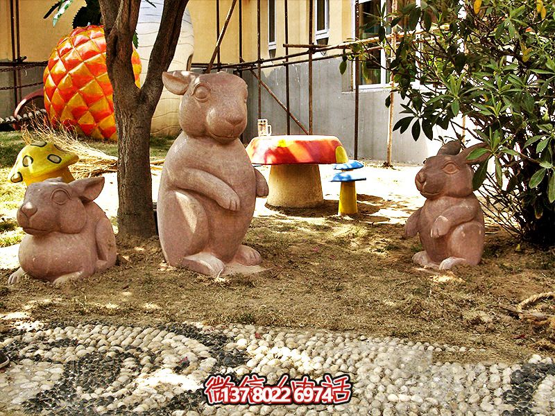 玻璃鋼雕塑的抽象兔子——現(xiàn)代庭院的獨(dú)特裝飾
