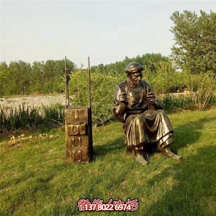 藝術(shù)精美的銅雕人物雕塑，點綴美麗的戶外園林景觀