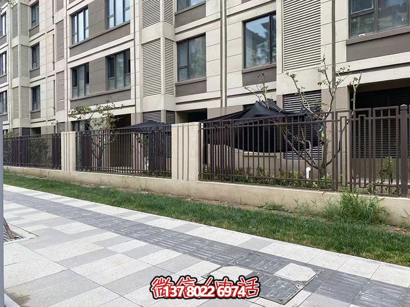 詠華園小區(qū)地面大理石鋪貼